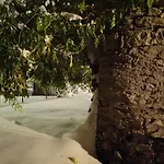 Ai Piedi Del Monte Bianco