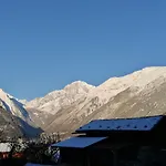 Ai Piedi Del Monte Bianco