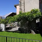 Dom wakacyjny Ai Piedi Del Monte Bianco