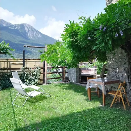 Ai Piedi Del Monte Bianco La Salle